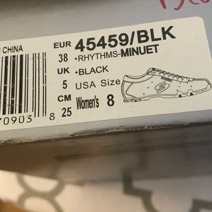 Women’s size 8 Skechers